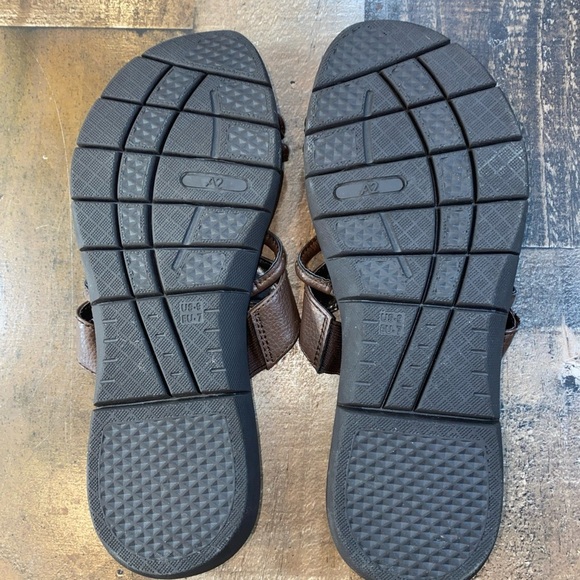A2 by Aerosoles Brown sandals Women’s Size 9 Slip On, Faux Distressed Leather - Picture 9 of 15